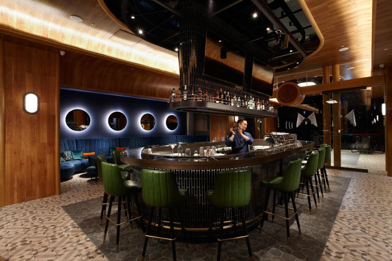 COZZI Blu Hotel Zhongli Exterior foto The bar at the restaurant